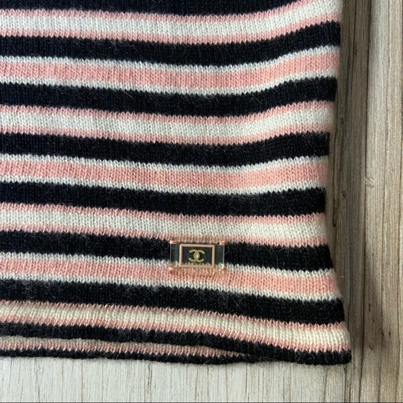 ❌SOLD❌ Authentic Chanel Cashmere Top Size FR 40 - Picture 3 of 10